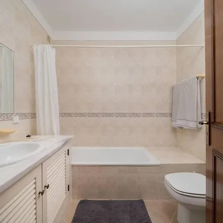 Apartamento T1 C/piscina E A 300m